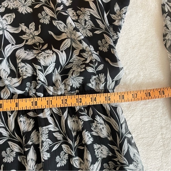 Lauren Ralph Lauren, floral peasant dress, elastic waist, sheer sleeve size 12 - Picture 11 of 14